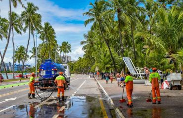 Prefeitura monta esquema especial de limpeza para Réveillon na orla