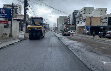 Avenida João Davino começa a receber novo asfalto para melhorar tráfego na Mangabeiras