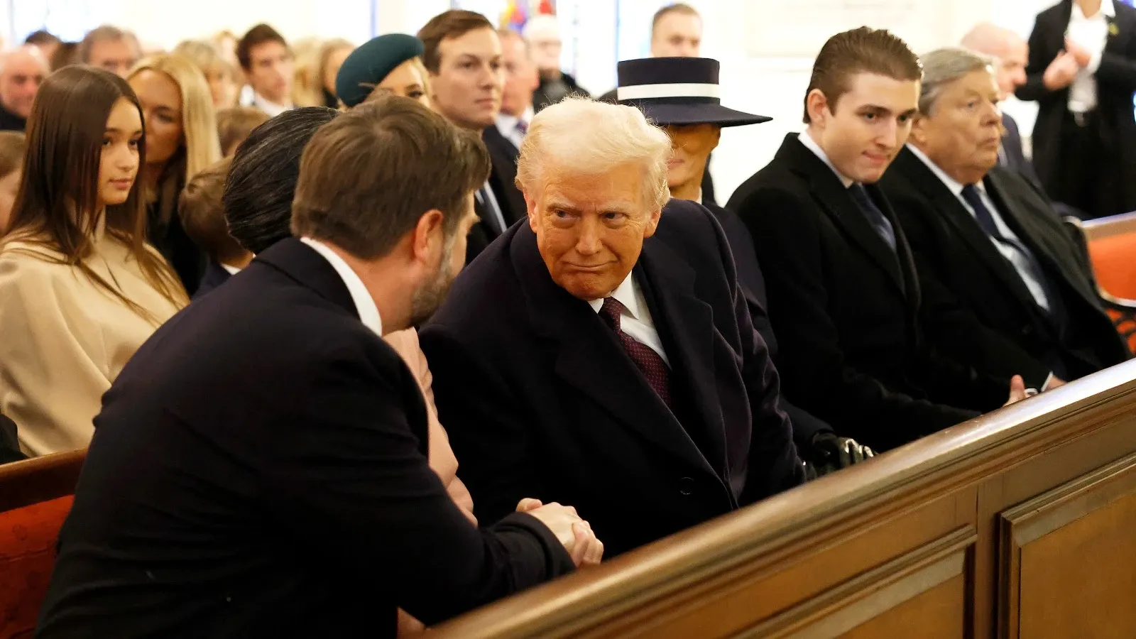 Após missa em igreja, Trump segue para Casa Branca para chá com Biden