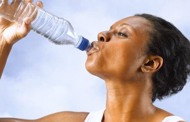 Saúde orienta sobre importância de beber água
