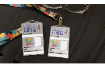 Carteira do Autista de Maceió agora vem com cordão de identificação