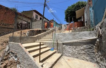 Brota na Grota: ações de infraestrutura transformam vidas com a construção de novas escadarias