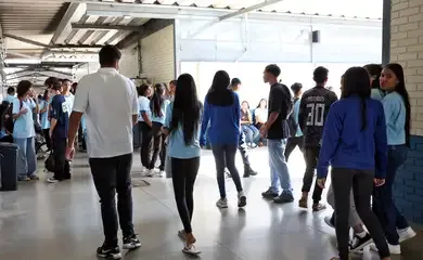Pé-de-Meia: alunos nascidos em novembro e dezembro recebem 1ª parcela