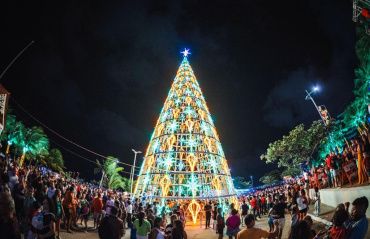 Natal de Todos Nós ilumina a Orla de Maceió com magia e encanto na abertura oficial dos festejos natalinos