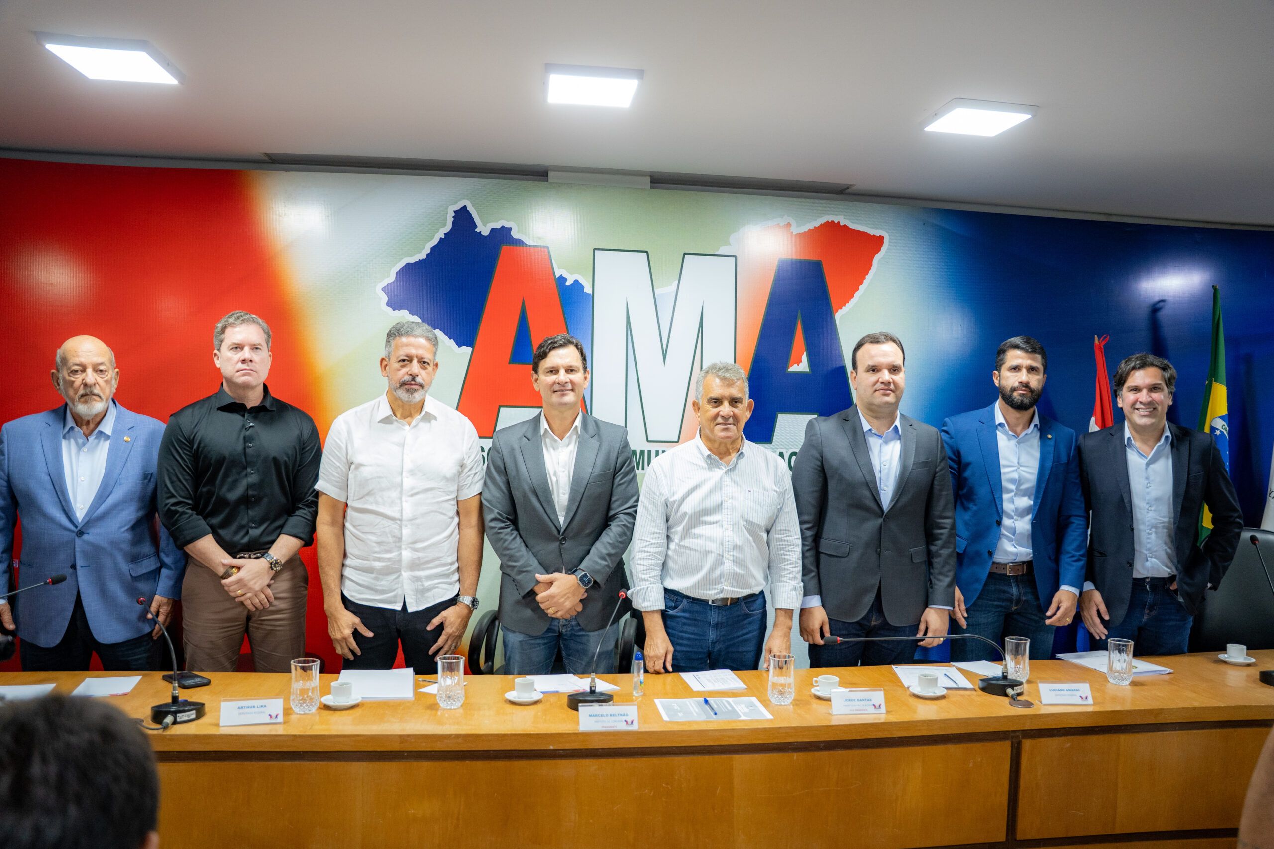 AMA recebe bancada federal para discutir projetos que impactam nas finanças dos municípios