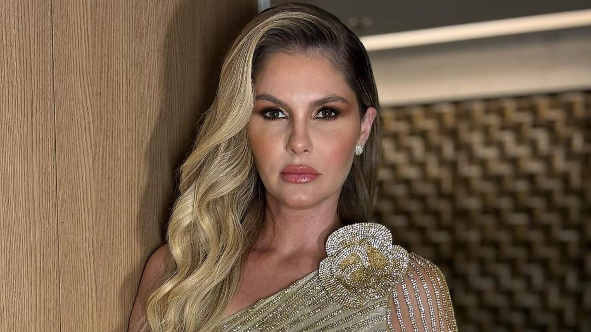 Cirurgião esclarece plásticas após gravidez depois de Bárbara Evans realizar diferentes procedimentos 