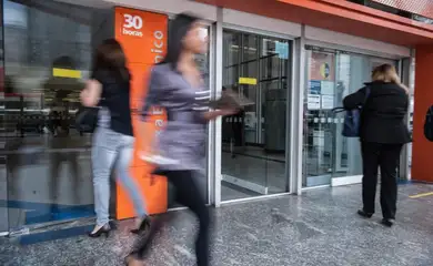 Bancos têm horários reduzidos de atendimento no final de ano