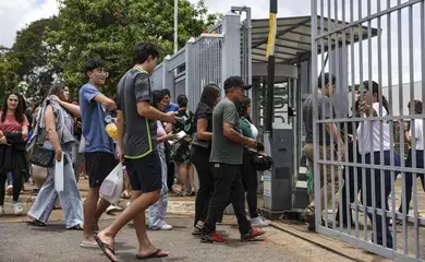 Estudantes aprovam tema da redação do Enem, mas acham prova cansativa