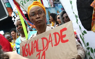 Mulheres concentram 60% de casos de racismo pela internet no Brasil