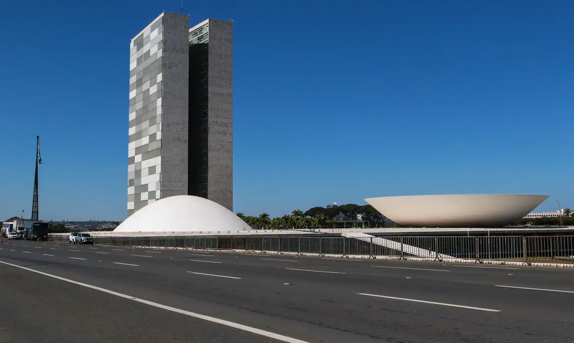 Senado e Câmara elegem novos presidentes 