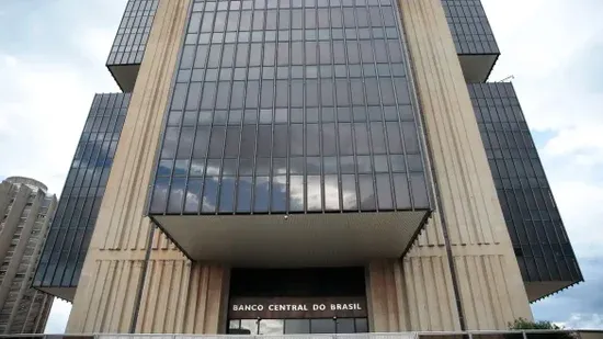 Copom eleva juros básicos da economia para 15% ao ano