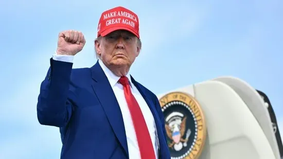 Donald Trump anuncia tarifa de 35% ao Canadá por represálias
