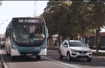 Faixa exclusiva garante agilidade no deslocamento do transporte público