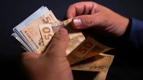 Mercado reduz projeção para inflação e dólar em 2025, mostra Focus