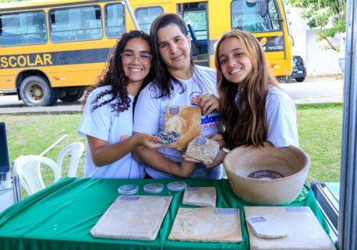 Alunos de duas escolas estaduais vão participar da maior feira de iniciação científica do país