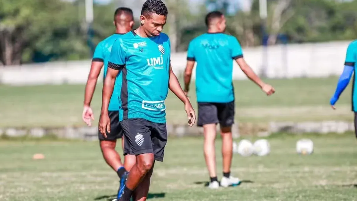 Rogério Corrêa deve mexer pouco no CSA para estreia no Alagoano