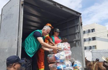 Projeto Carroceiro Legal: Desenvolvimento Sustentável entrega cestas básicas em Ecoponto da capital