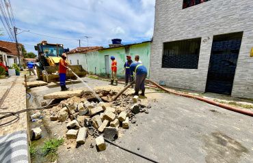 Prefeitura de Maceió faz manutenção na rede de drenagem do Vergel