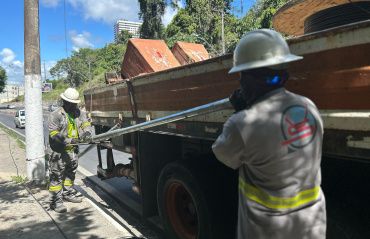 Avenida Leste-Oeste recebe requalificação luminosa após série de furtos