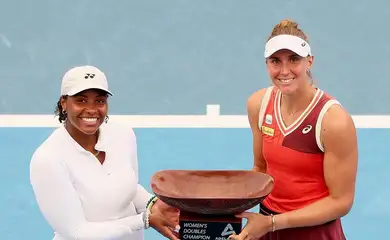 Bia Haddad é campeã de duplas do WTA 500 de Adelaide, na Austrália