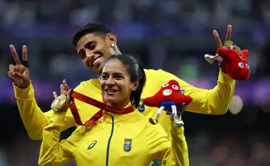 Jerusa Geber brilha nos 200 metros classe T11 para ficar com o ouro