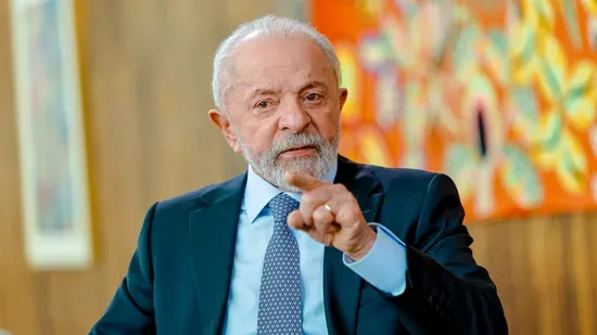 Brasil sobe tom em resposta aos EUA e diz que soberania jamais entrará em negociação de tarifa