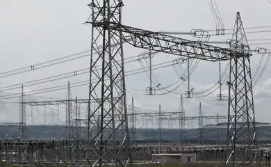 Hitachi anuncia nova fábrica visando data centers e energia renovável