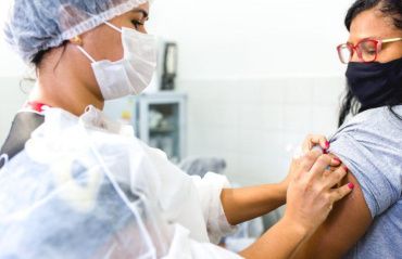 Vacina Antirrábica Humana é oferecida ao público em quatro unidades de saúde de Maceió