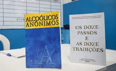 Alcoólicos Anônimos, que faz 90 anos, tem maior participação feminina