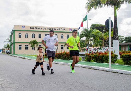 Referência e exemplo: esporte une e reforça laços entre pais policiais militares e seus filhos