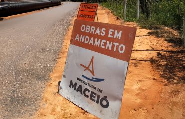 Obra de drenagem interdita trecho da Av. Roberto Mascarenhas Brito neste domingo