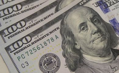 Dólar fecha em R$ 5,0578, registrando forte queda