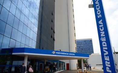 Após 52 dias em greve, médicos peritos do INSS voltam a trabalhar
