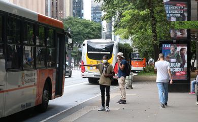Covid-19: Brasil tem 8.195 casos e 62 mortes em 24 horas