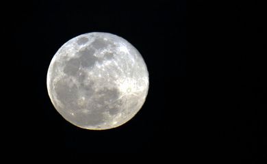 Superlua será visível na noite desta terça-feira