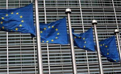 UE precisa acelerar com urgência acordos comerciais