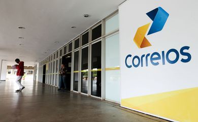 Correios lançam selo em homenagem à flora brasileira