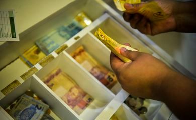 Necessidade de financiamento do governo cai 77,5% em 2021