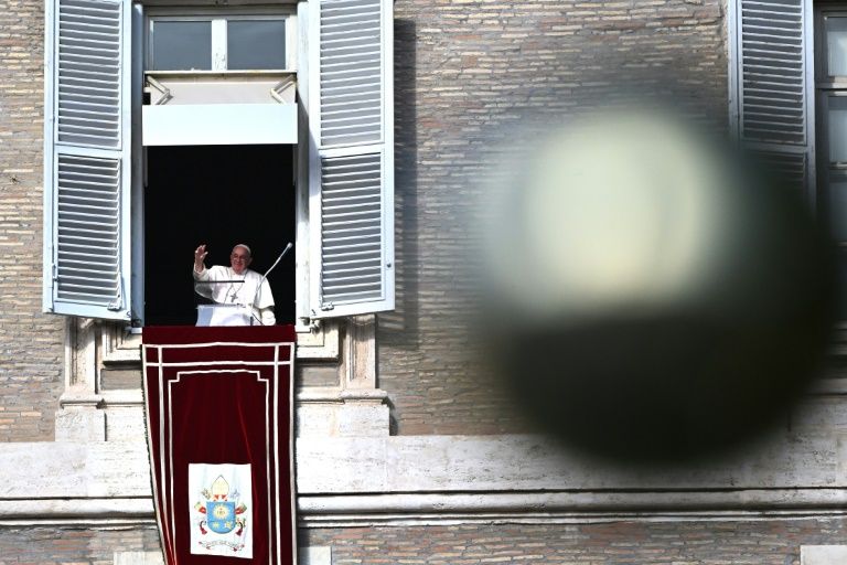 Papa revela que assinou carta de renúncia para o caso de problemas de saúde