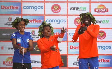 Queniana Catherine Reline vence corrida de São Silvestre