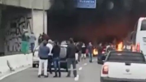 Bolsonaristas fazem bloqueios em rodovias de quatro estados