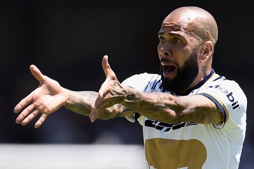 Defesa de Daniel Alves entrega passaporte como ‘sinal de confiança’
