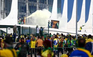 PF cumpre 3 mandados de prisão em operação contra atos terroristas