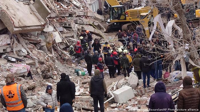 Terremoto deixa mais de 11 mil mortos na Turquia e na Síria