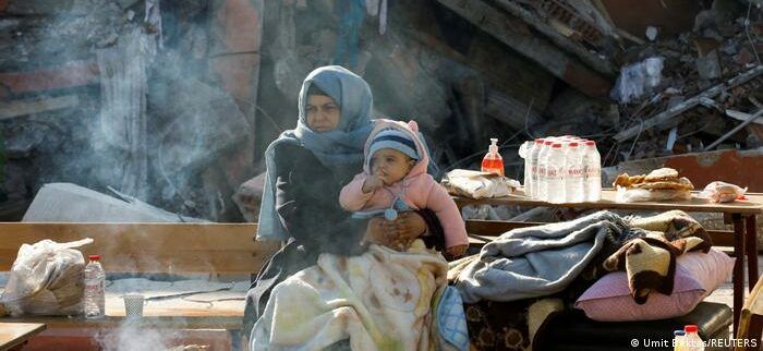 Turquia visa reconstrução pós-terremoto, sírios buscam mais ajuda