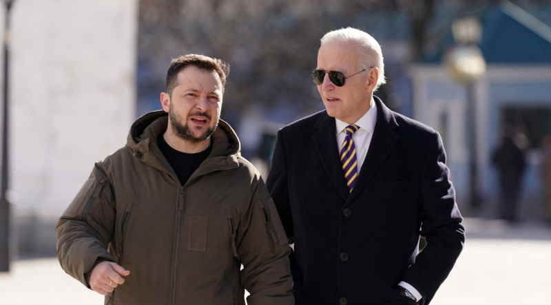 ‘A democracia resiste’, diz Biden em visita surpresa a Kiev