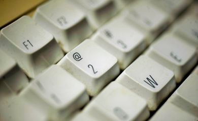 STF debate retirada de conteúdos ofensivos da internet