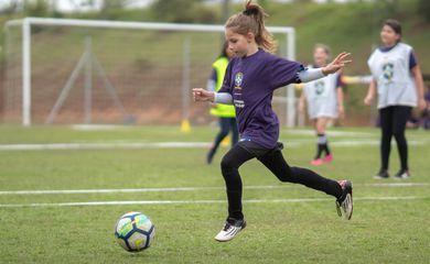 Programas do Governo Federal e da CBF fortalecem o futebol feminino