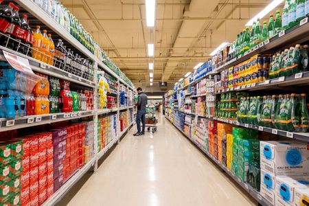 Alto endividamento do consumidor piora balanços dos supermercados