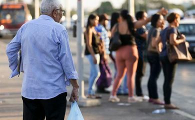 Into faz recomendações para prevenir queda de idosos